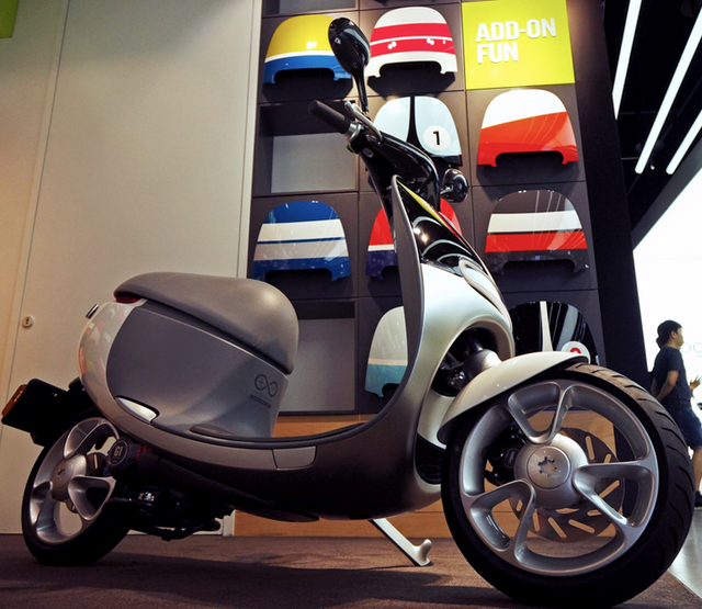 GremioDiseno's tweet photo. Gogoro y la inteligencia de una motoneta hecha para un mejor transporte. ¿La conoces?
http://t.co/6xvhoglNyT http://t.co/SsuNRdUA6x