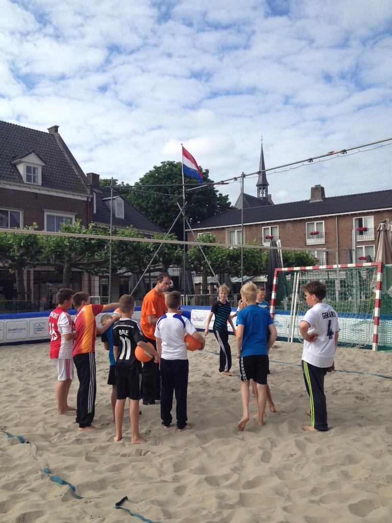 Super leuke clinics gehad van <a href="/JohanStrokap/">Johan Strokap</a> van de nevobo. @SportDchem coördineert clinics bij <a href="/CityBeachDTC/">CityBeachDoetinchem</a>