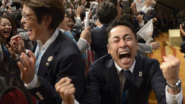 tivirou's tweet photo. Quand tu apprend que #ff7remake est annoncé en direct. #takemymoney #SquareEnixE3 #SonyE3
https://t.co/6Mxgny8To9 … http://t.co/Bs0vedqs0I