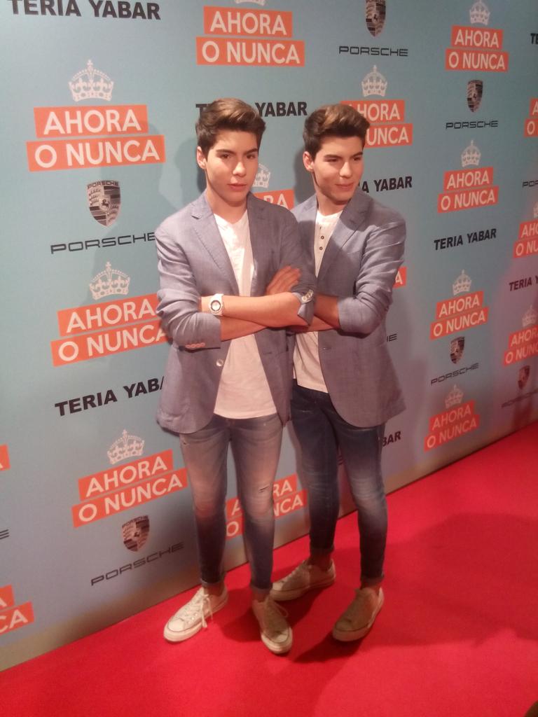 Itsmxria_'s tweet photo. Sois demasiado bonitos. Vestis demasiado bien. Sois demasiado guapos. Osquiero @DanieloviedoM @_jesus_OM http://t.co/ivPObOCfJX