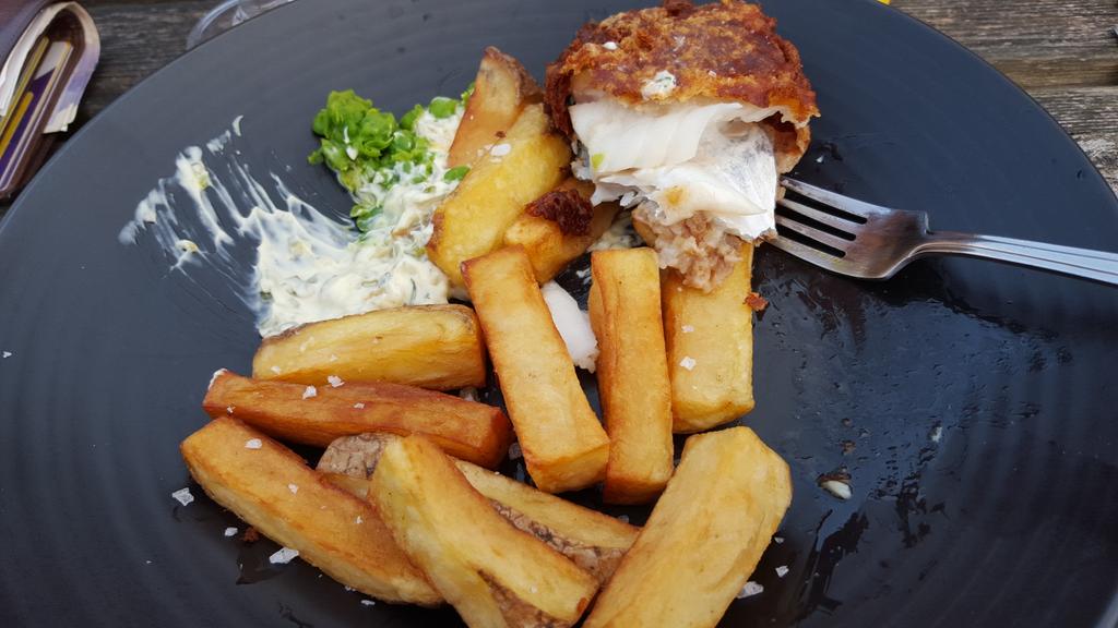 OutdoorDaveGB's tweet photo. A really well cooked piece of cod on my plate of Fish n' Chips at the @PerchandPike1 South Stoke
#properplates http://t.co/QvBoGXeErU
