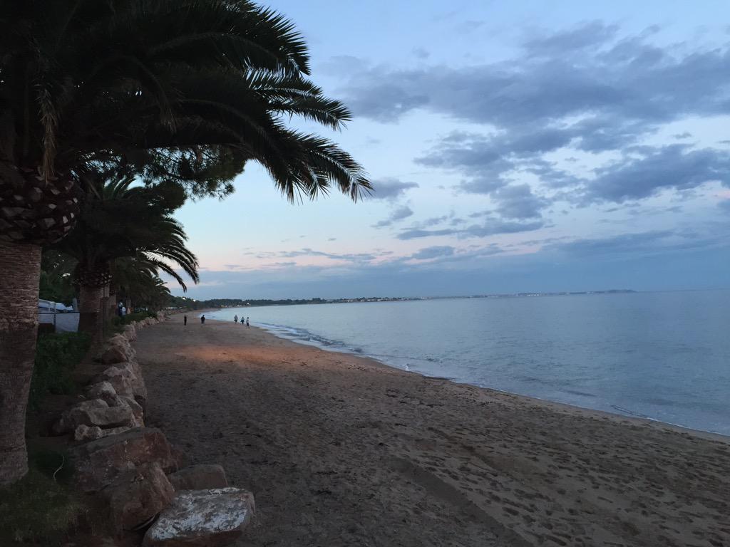 PlayaMontroig's tweet photo. #Beach #playa #sunset #despuesdelatormentasuemprellegalacalma #costadorada http://t.co/t334f1gtjo