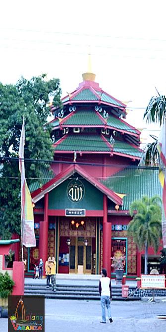 malangvaganza's tweet photo. masjid Cheng Ho http://t.co/Am2kwv0grB http://t.co/Y1TGMgIWIn