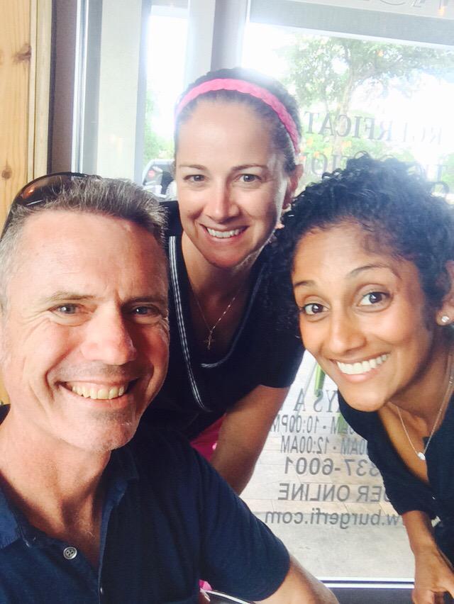 pundispice's tweet photo. @UFHealth @FLFPTA reunion @BURGERFI with @melissakdaly @physiobish Where in the world is @billypt ??? http://t.co/ej9TJJB3W8