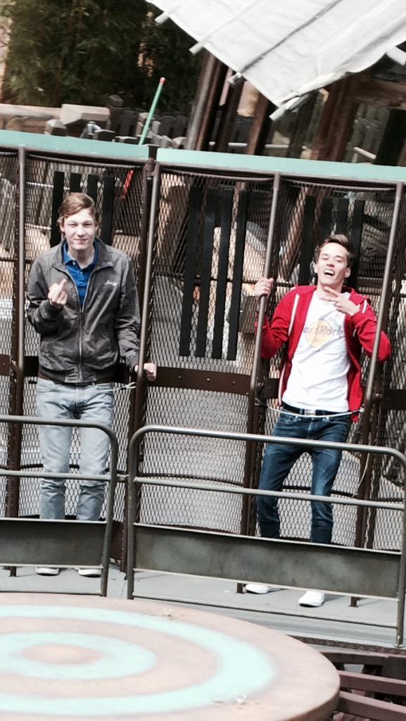 SeniorHubi's tweet photo. Rolli about to throw up #Heidepark🆙 #breakingmett #Huracan @adithedamaja @Bernardo1896 http://t.co/n64SHdoDvd