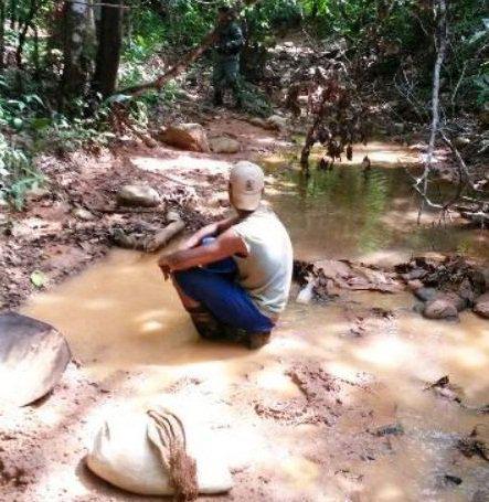 ActualidadPTY's tweet photo. PN decomisa oro en Río Espavé - http://t.co/1tNxkoAY75 #PANAMA #RT #FAV #NOTICIAS #NEWS #FOLLOWBACK #SIGUEMETESIGO http://t.co/LTk7PcIKhw