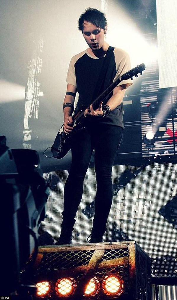 cliffordmoments's tweet photo. Michael looks incredibly cute with shorter hair http://t.co/mA43GhzTNf