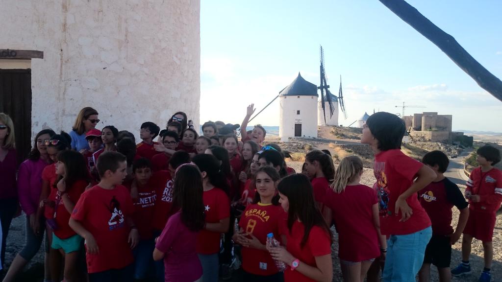 GS_Producer's tweet photo. Nuestro tercer viaje en el #TrenTuristicoConsuegra junto a @retirolamancha hemos recorrido @consuegraxx con ellos http://t.co/DEqNVsOuR4