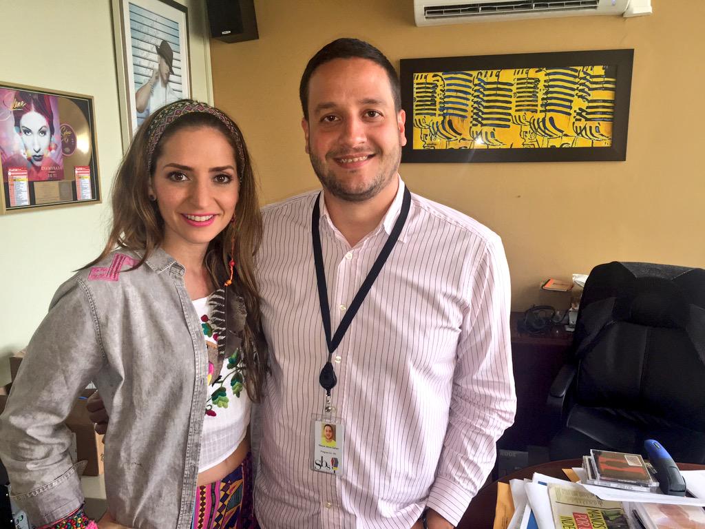 Mirellamusic's tweet photo. @RogieGallart un gusto 😊 http://t.co/h2X3X6cCIU