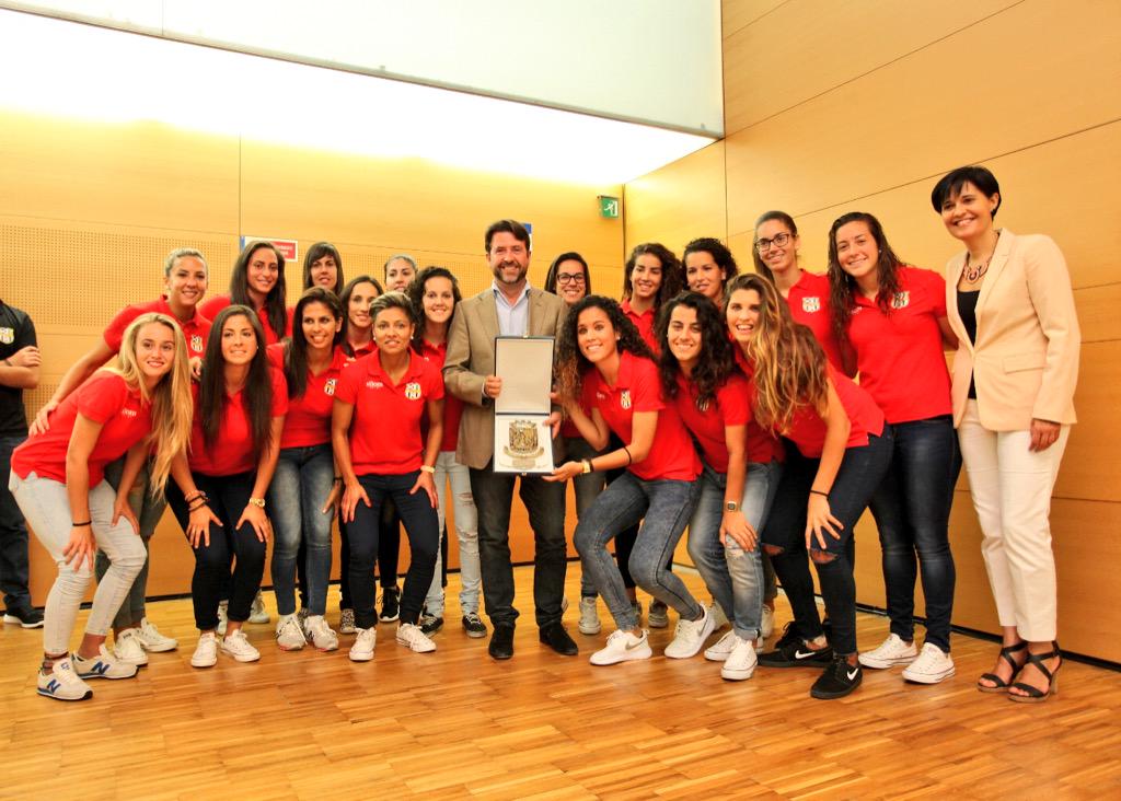 DxtDirecto's tweet photo. Recepción oficial en el @CabildoTenerife a la @UDGTenerife tras su ascenso a Primera División http://t.co/6UhA6baqH2