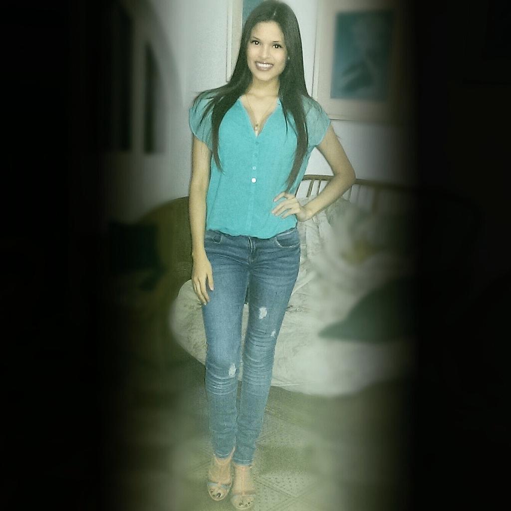 AdriBogarin's tweet photo. Saludos para todos de esta #FlacaFeliz http://t.co/eEFaNX215l