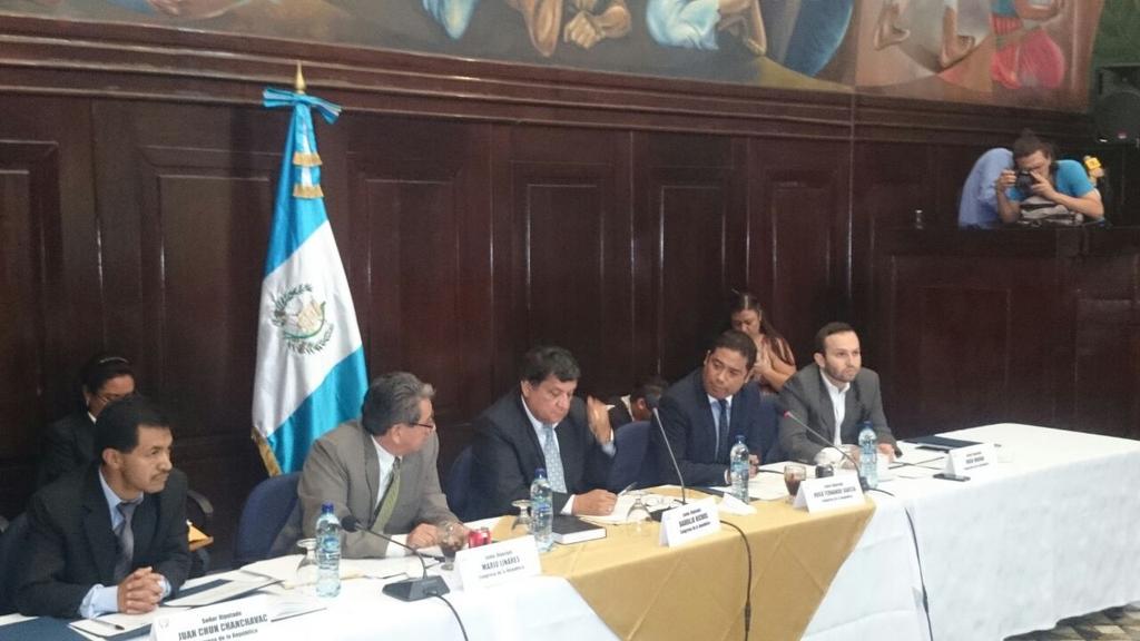 AztecaGuate's tweet photo. Comisión pesquisidora cita para el jueves a las 10 de la mañana al presidente Otto Pérez Molina. http://t.co/3InPISpbWP