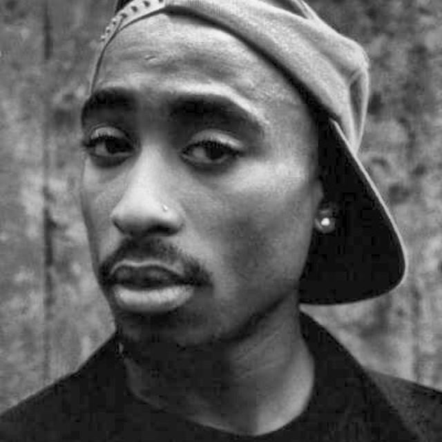 horn_ly's tweet image. #hiphop Oggi avresti dovuto compiere 44 anni, auguri mito!❤ #thuglife #truthandknowledge #trulydivine #happybirthda…