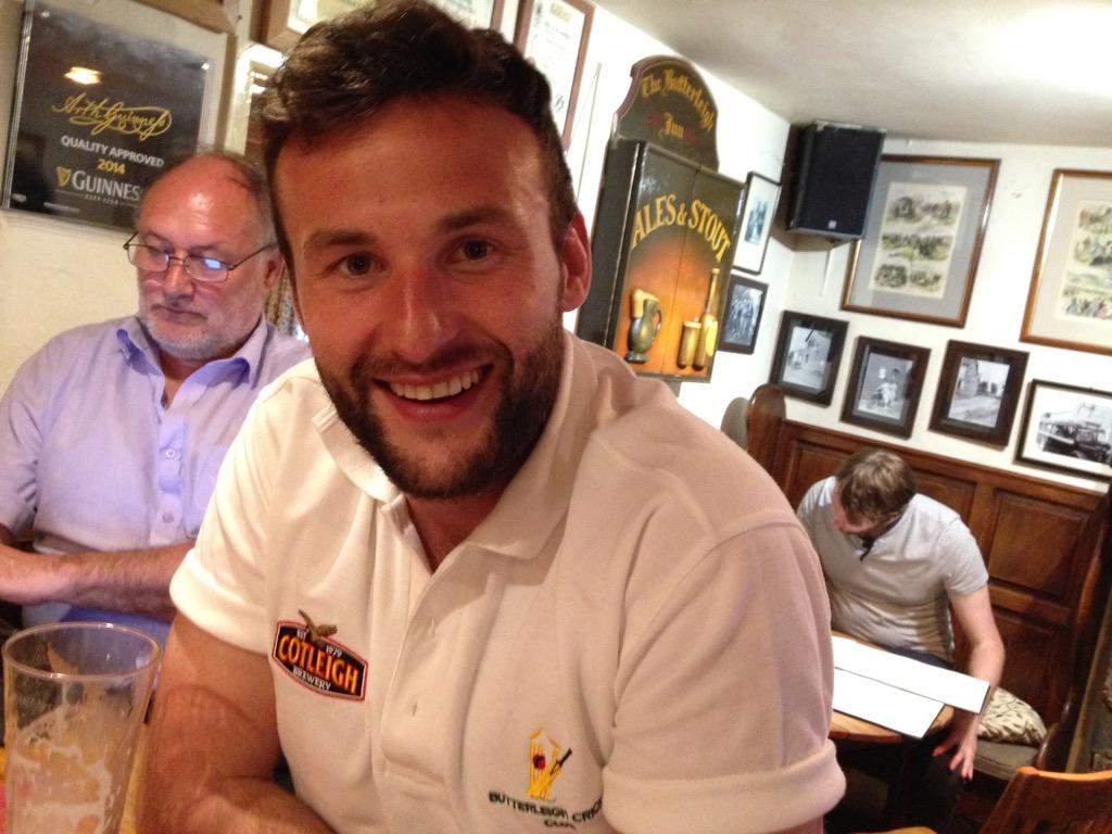 HenryTMWeekes's tweet photo. New shirt #cotleigh #Traitor #bestbeer @seanmardell @tolchards http://t.co/kX9f67BW7S