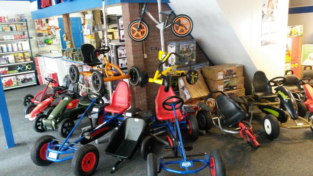 AltoysVOF's tweet image. Op zoek naar een #trampoline,  #skelter, #tractor , #puky of ander #speelgoed ? @AltoysVOF in #dedemsvaart.