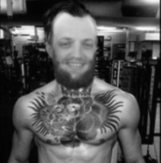 CurlingEveryDay's tweet photo. @TheNotoriousMMA I saw this guy showing off his gains in the gym.@therock #swaggerjack #15lbsonly http://t.co/lfova2XDpN