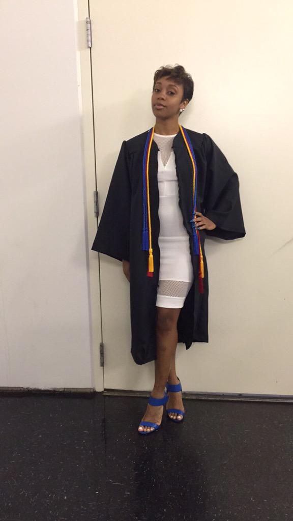 DeeMonaLisa_'s tweet photo. #2k15Graduation http://t.co/8CKCOWbEsg