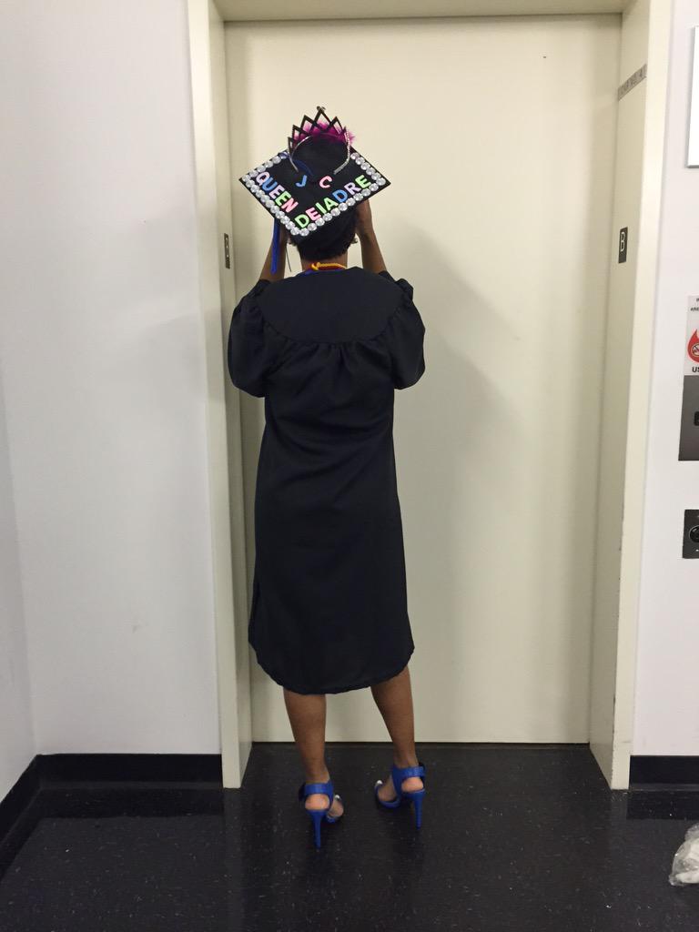 DeeMonaLisa_'s tweet photo. #2k15Graduation http://t.co/8CKCOWbEsg