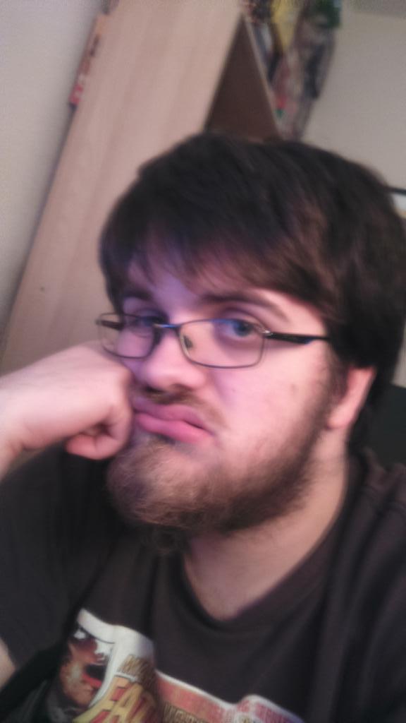 Mijmeister's tweet image. I&apos;m almost falling asleep at @dezm0nd&apos;s desk #PCE3