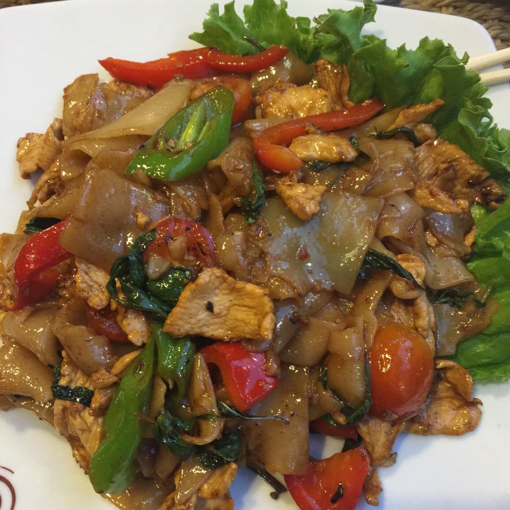 SlimFatFoodie's tweet photo. Some yummy Kee Mao #thaifood #nationalharbor #foodie #slimfatfoodie http://t.co/2BAWOMliuY