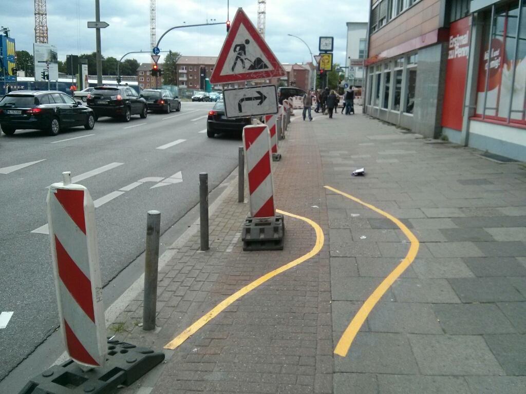 Das ist ja knuffig #strassenmalerei #barmbek #thingsonbikelanes #rascasse