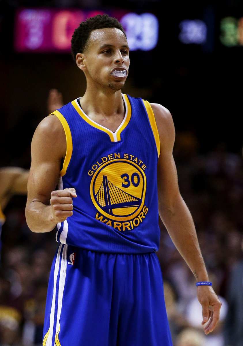 tododeportes_pl's tweet photo. ¡Cada vez más cerca! Los @warriors ganan por ocho puntos (100-92) a los @cavs a menos de un minuto. #FinalesNBA2015 http://t.co/0UOqg1NbNP