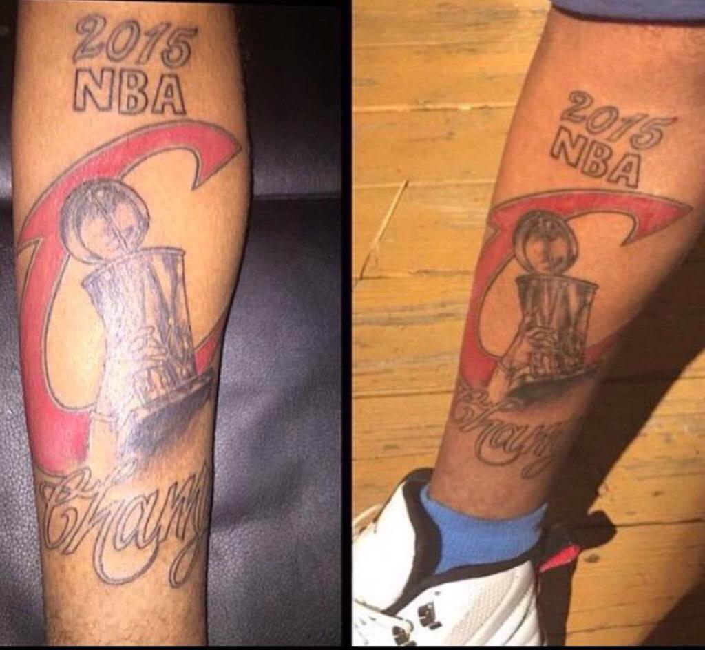 SportsComedy_'s tweet image. Poor guy gotta wear pants the rest of his life...