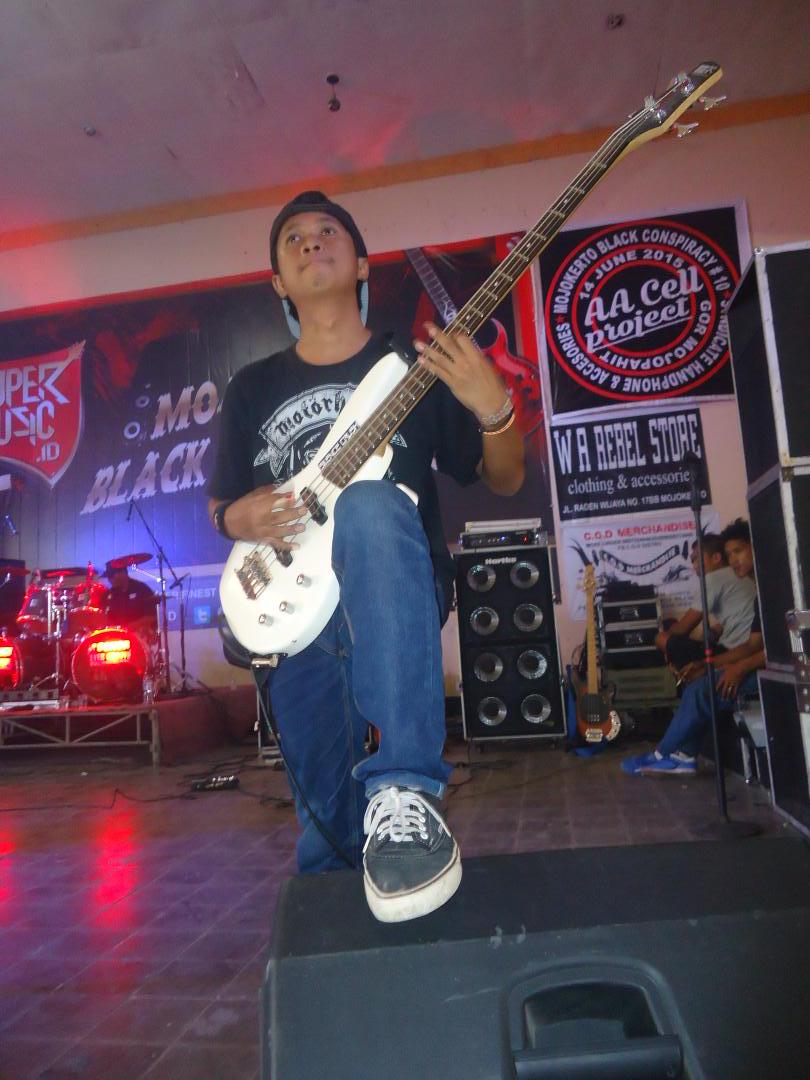 VARTHEID tweet media