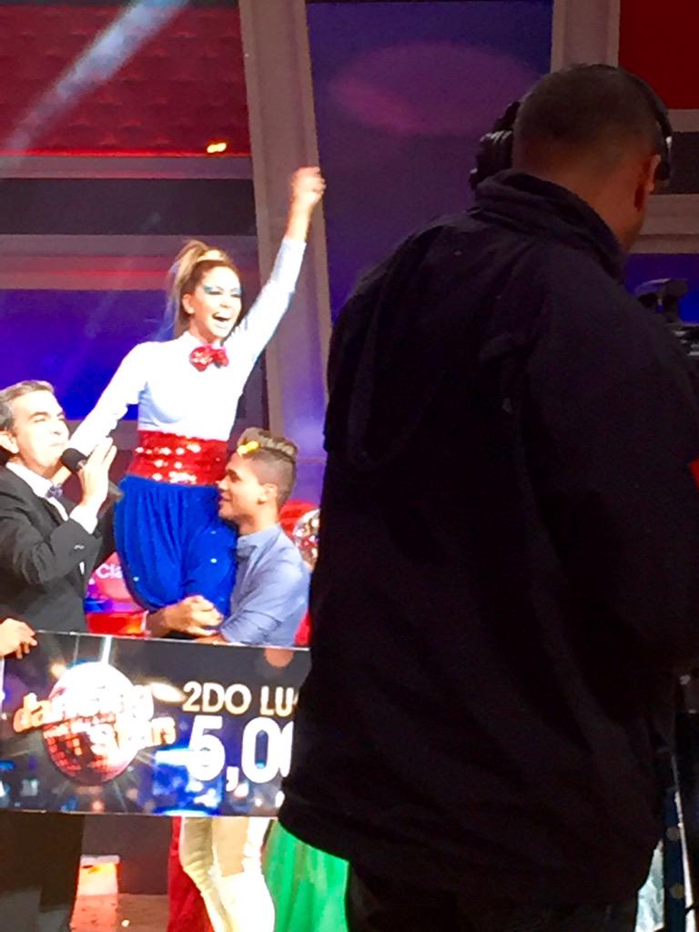 allorafashion's tweet photo. Genia!!!!!!! @Marelissa @mikesalsapty los mejores lejos! Gracias por su onda y garra que le pusieron #DancingTVN ❤️💟🏆 http://t.co/jc2IPwKsmm