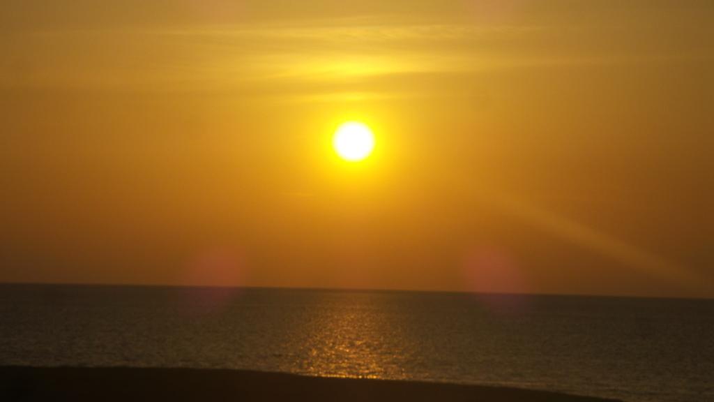 McDanPhoto's tweet photo. Sunset in the #outerbanks today. Beautiful. #outerbankssunset #OBX #islandtime http://t.co/VGYL1FFUZz