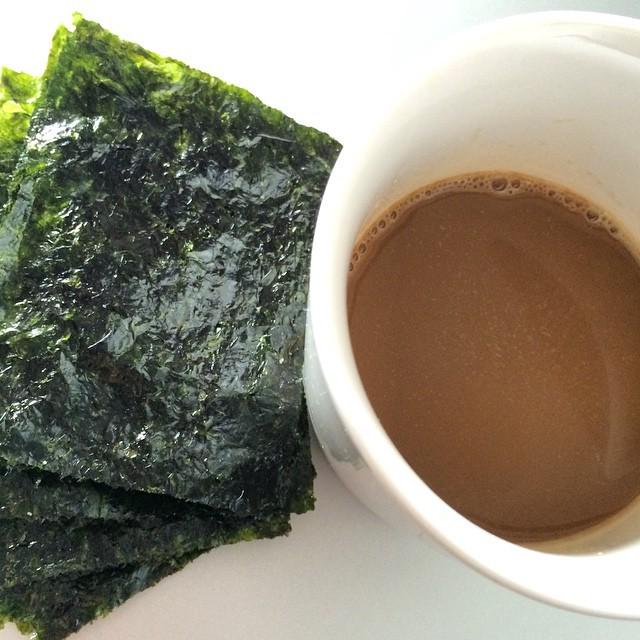 CedricBeauCom's tweet image. #mangez des algues et #buvez du #café #vietnamien, c'est bon pour le #moral 😎 ift.tt/1LgdZI3