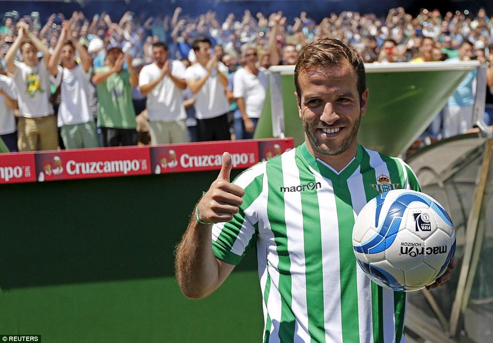 bolterous's tweet photo. Rafael van der Vaart yang musim lalu bermain di Hamburg, setuju dikontrak Real Betis untuk 3 tahun ke depan. http://t.co/Pex4hirYGW