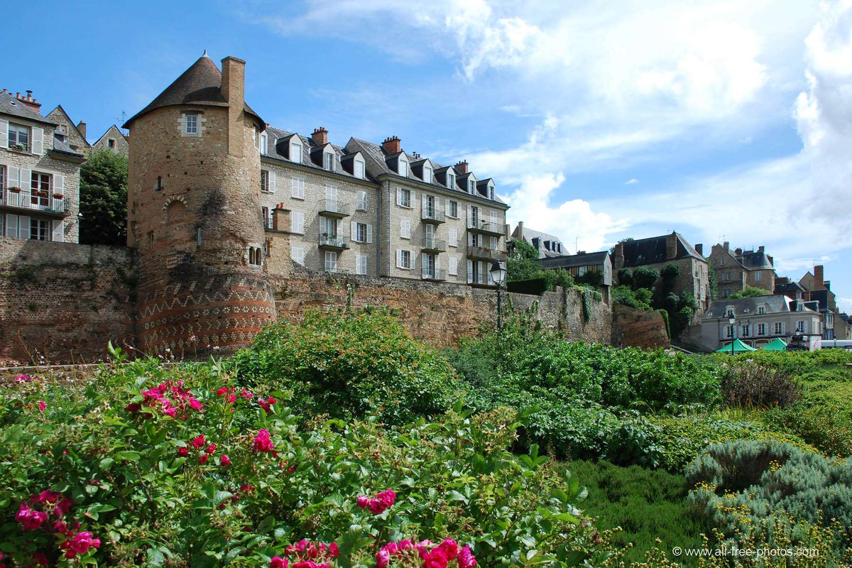 StephsGourmet's tweet photo. Region of the month is the 17 century French town of Le Mans, known for their pork rilettes http://t.co/lYjcN2yZzJ http://t.co/z0Gmn7orJT