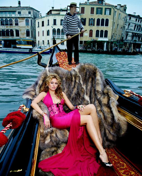 A happy FURRY BIRTHDAY to Mexican singer, actress and model Paulina Rubio, who has sold over 40 million records. 