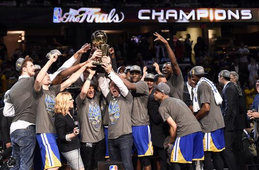 StephaneMandard's tweet photo. Et à la fin, c'est #Cleveland qui perd #NBAFinals 
http://t.co/yZXcGCh7Vt http://t.co/FcipClPhSN