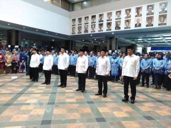 Selamat kepada kawan2 eselon 1 yg telah dilantik. Semoga pendidikan di Indonesia semakin lebih baik lagi.