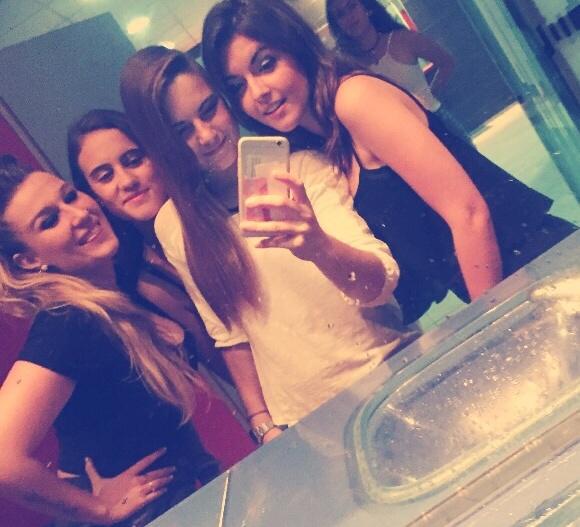 Judithgines4's tweet photo. Guapiitaaaas miasssss💁😍👌💣 @andreafolques98 http://t.co/p71nJGArHC