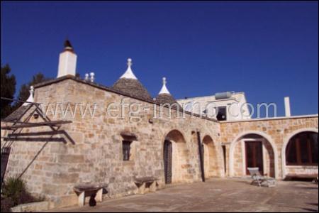 Italien Martina Franca Bauernhaus Trulli Komplex mit 3 Gebäuden, Olivenanbau, Obst / EfG 640 efg-immo.com/portal/objekt.…