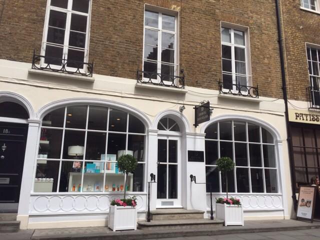 RachBeaubronz's tweet photo. Errol Douglas join the #BeauBronz team Motcombe street , Belgravia #greattans by Suman #organictan #parabenfree http://t.co/aej3Dz52jJ