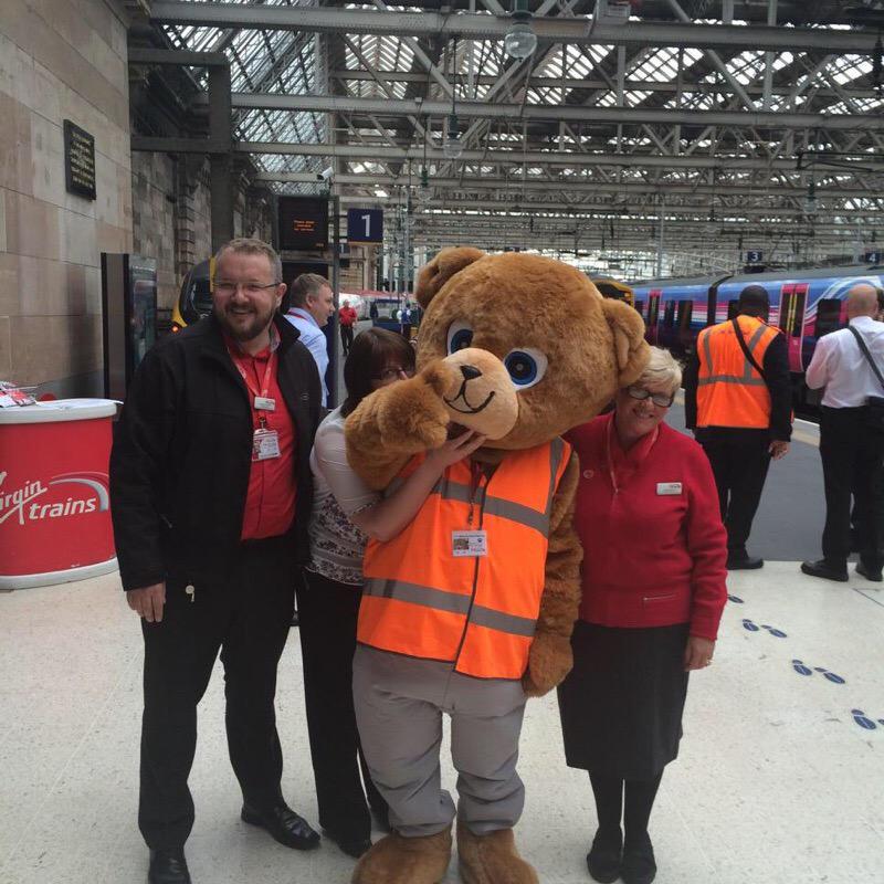 ezpops's tweet image. Great day with Sammy the Railway Safety Bear and nursery kids yesterday in Glasgow Central Station xxx