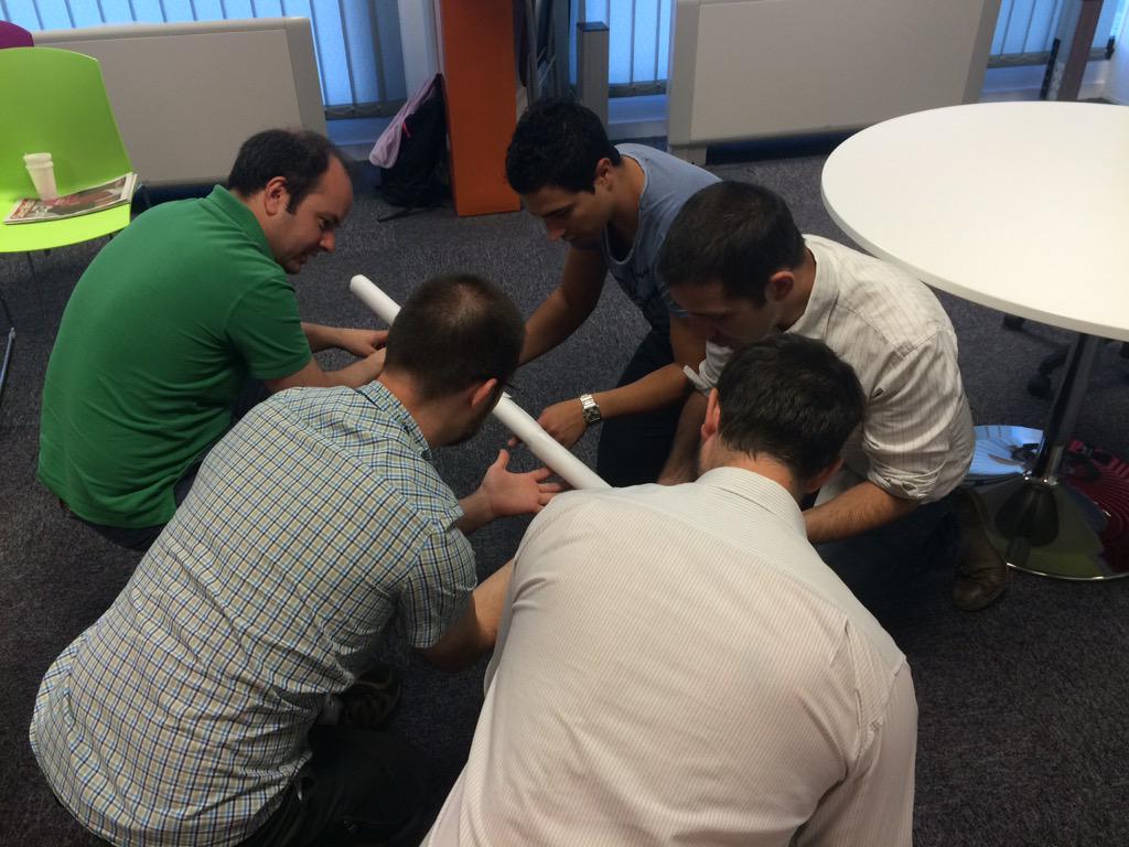 axel1258's tweet image. Bâton d&apos;Helium comme #icebreaker pour démarrer une journée de célébration. Testé et à nouveau approuvé ! #AgileGame