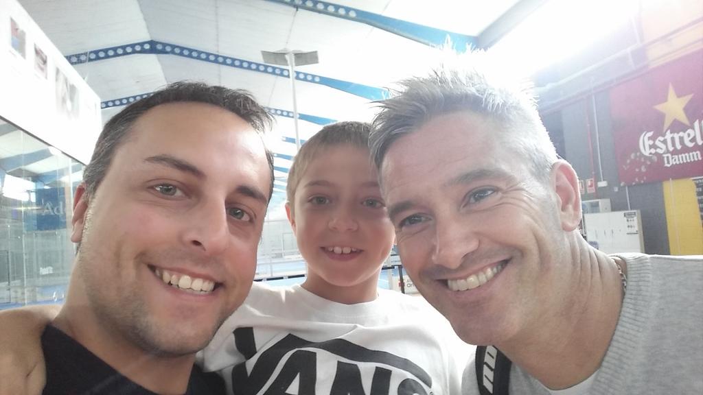 cmanso79's tweet photo. Gracias por la tarde de risas en la exhibicion de ayer @Miguel_Lamperti @Padeld10z #ProAm15 #padel http://t.co/vD1jOL1V6c