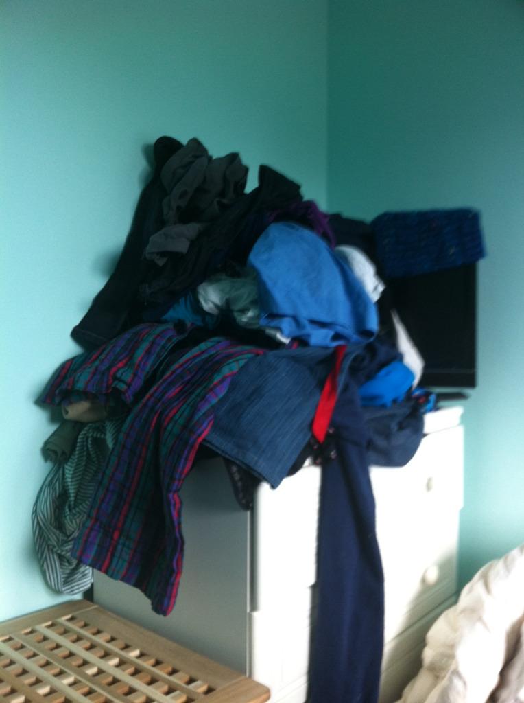 @Sewbusylizzy @french_seams @jolittletime <a href="/whatkatiedoes/">Katie Mcgarry</a> this is the standard state of my clean washing...not good!