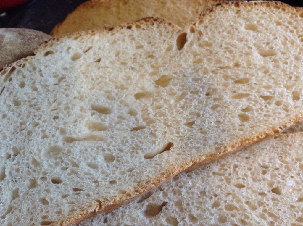 madgesgaff's tweet image. Ok. So no real holes to speak of but made some crackin toast! #sourdoughadventures1 #firstgo #trytryandtryagain 🙏
