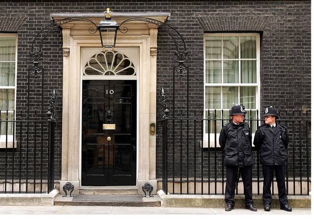 Independent's tweet image. No 10 accused of deliberately setting up automated email deletion system to avoid FOI requests ind.pn/1GedCJx