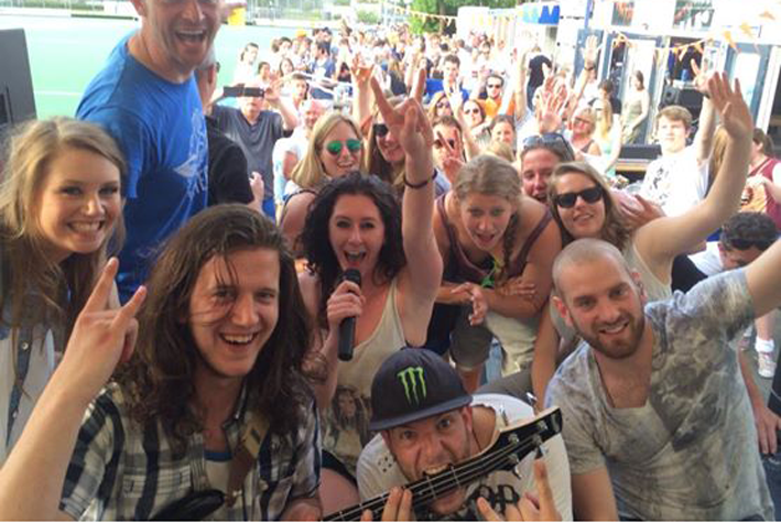 Raaffestein's tweet photo. Vorig jaar ROCKTEN ze de tent plat en dit jaar zijn ze er WEER! @Bandstrike2 sluit zondag #RFS15 af!! #RFS #nualzinin http://t.co/O9tln2JzRM