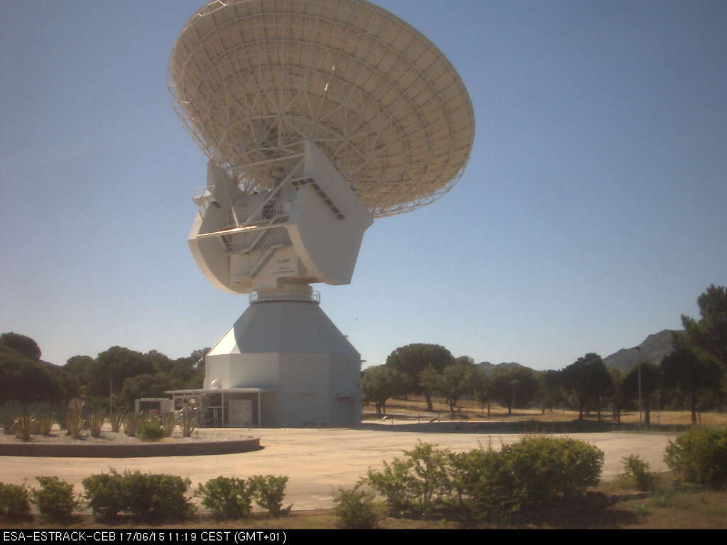 Our beautiful #Cebreros station seen in Spanish sunlight! Tracking @ESA_Rosetta until 17:21CEST today #WakeUpPhilae
