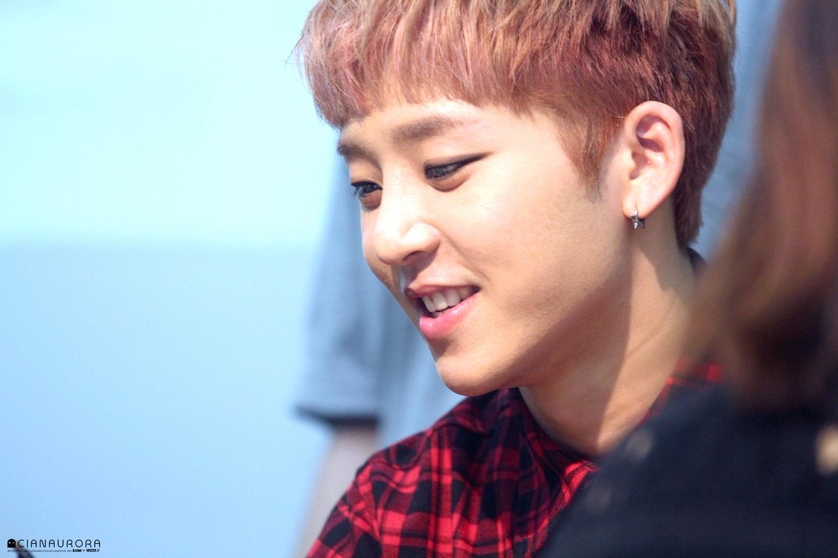 acianaurora's tweet photo. 150525 에이션 홍대 팬싸인회 정상 #Acian #Jungsang  #정상 #에이션 #RelAcian 
http://t.co/3ygxb1AwGc http://t.co/61yk3OPfNm