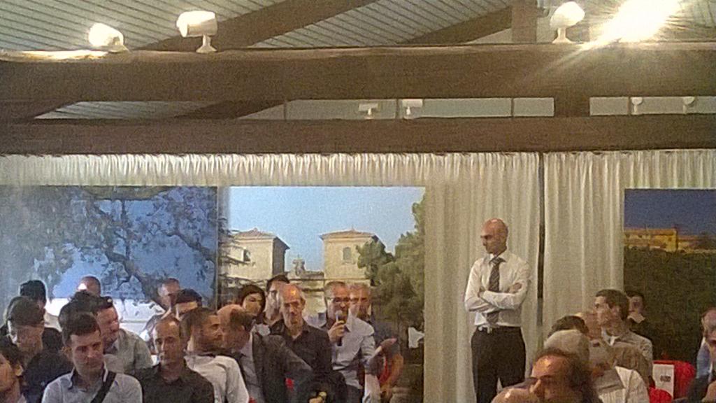 SMAItalia's tweet photo. Chi ha installato il Sunny Boy Smart Energy? Numerose le testimonianze in sala ^gdb http://t.co/kAO36vbehj