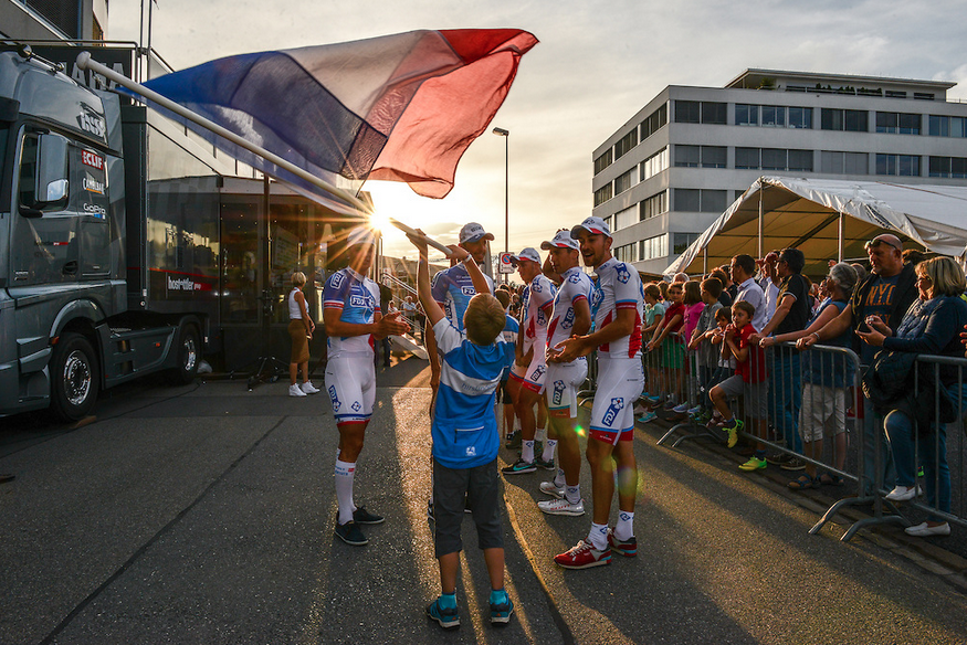 GroupamaFDJ's tweet photo. Et bien sûr #AllezSteve #AllezJerem #AllezArthur #AllezLada #AllezArnaud #AllezSeb #AllezWill !

#tourdesuisse http://t.co/2s9V6vAOxw